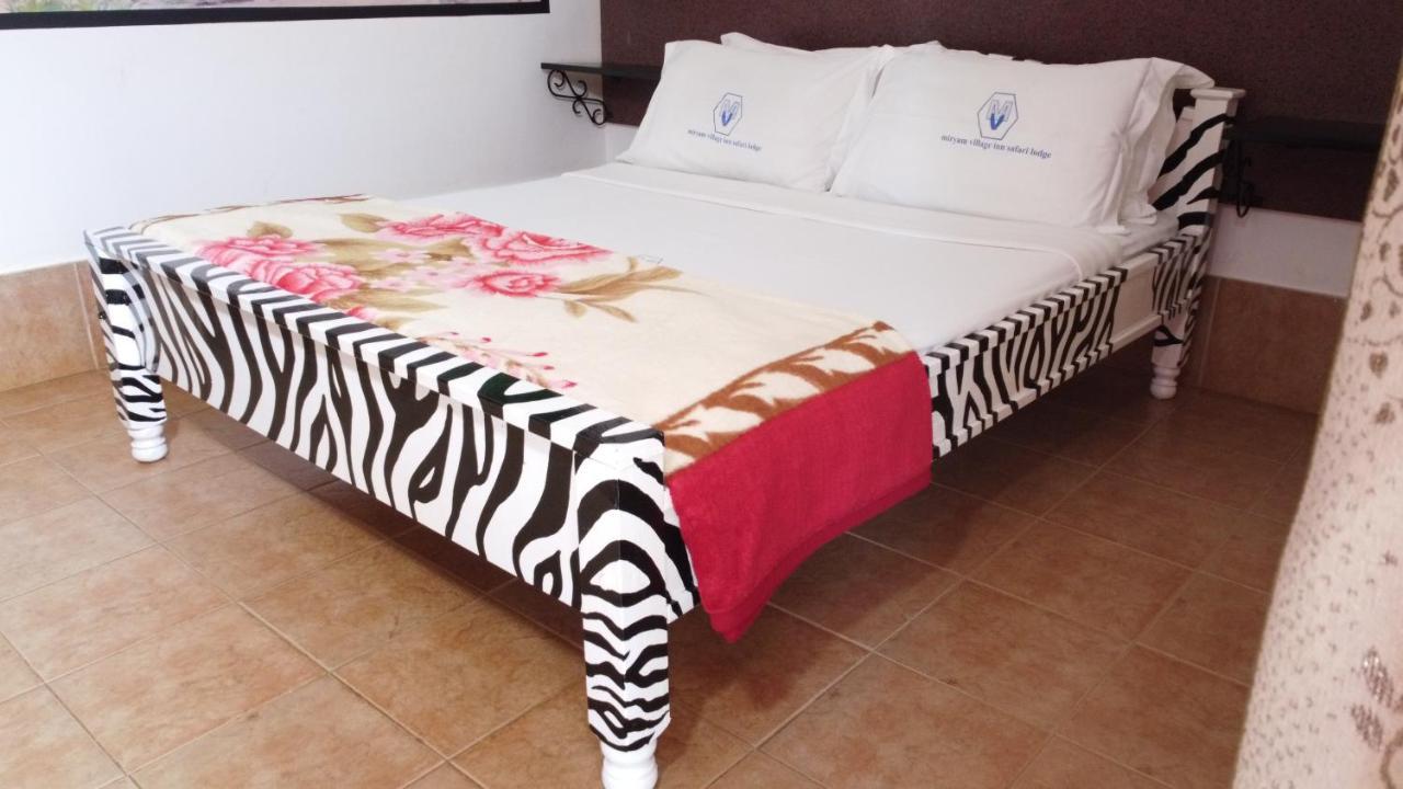 Miryams Village Inn Safari Lodge Sultan Hamud Exterior photo