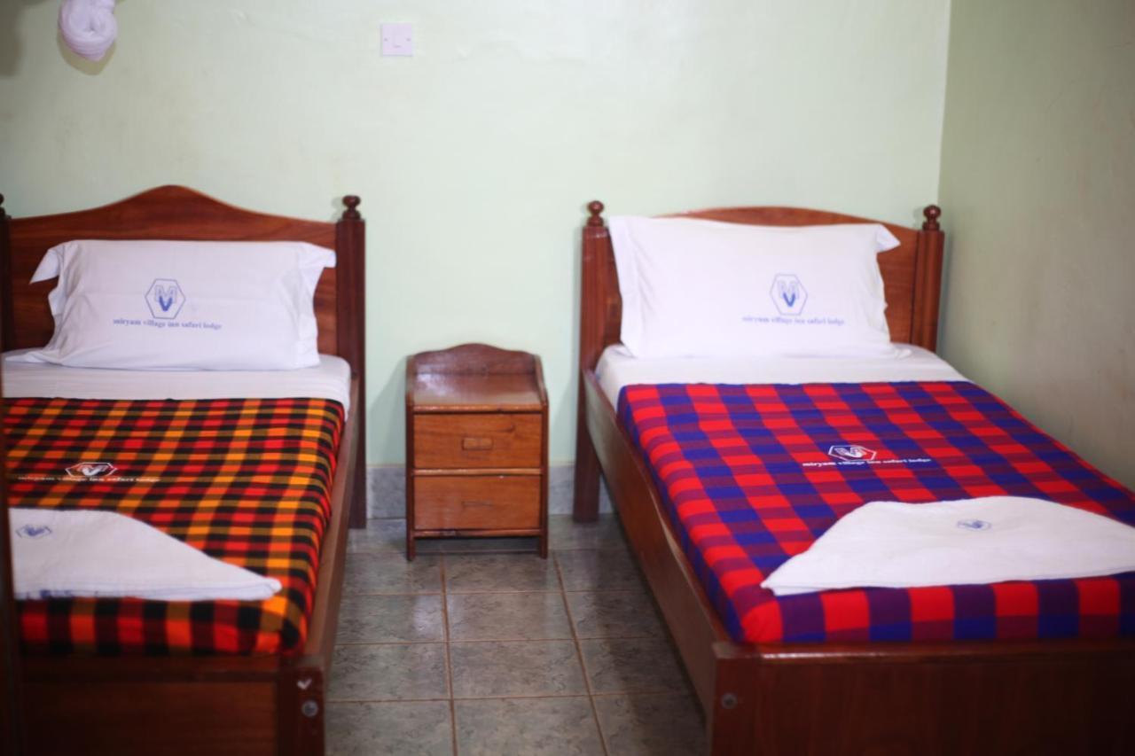 Miryams Village Inn Safari Lodge Sultan Hamud Exterior photo
