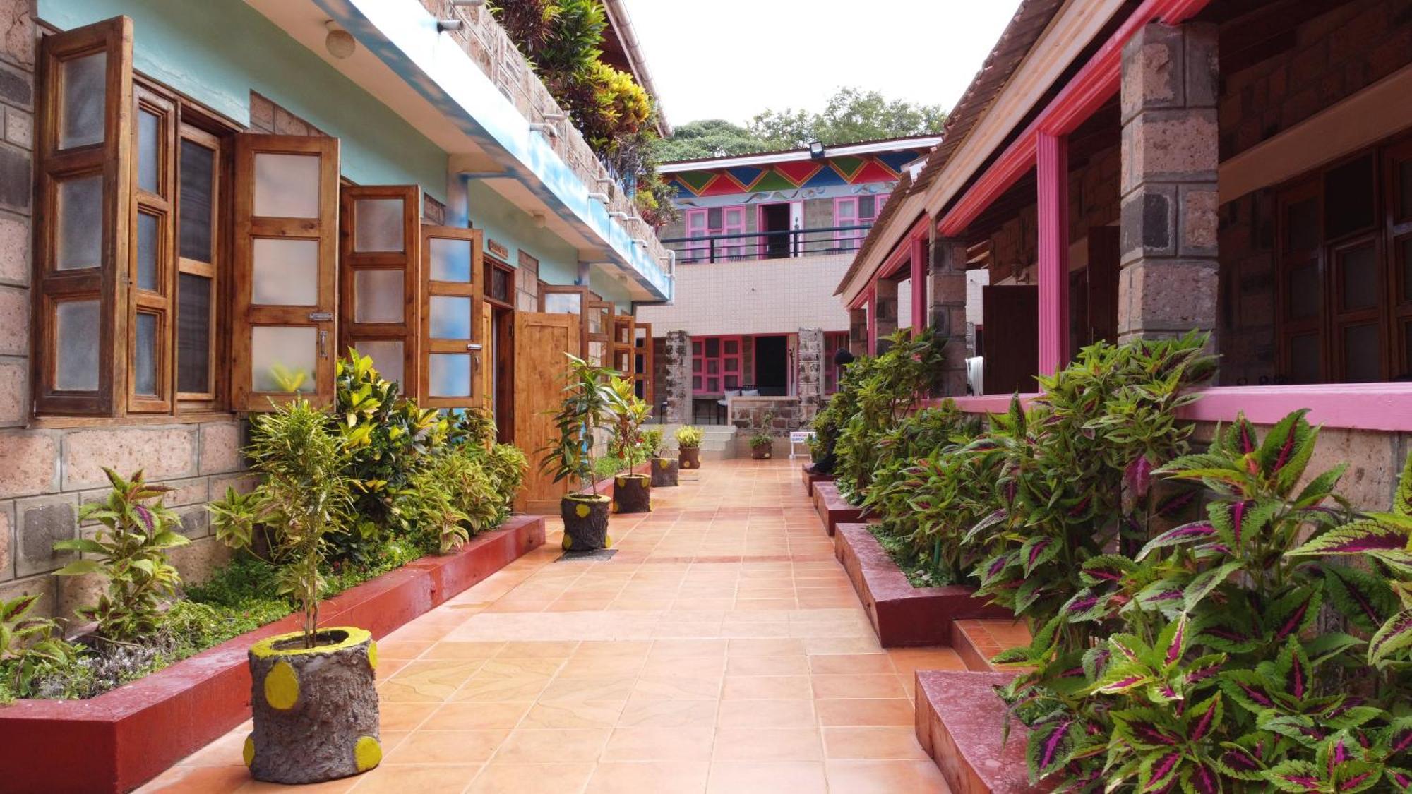 Miryams Village Inn Safari Lodge Sultan Hamud Exterior photo