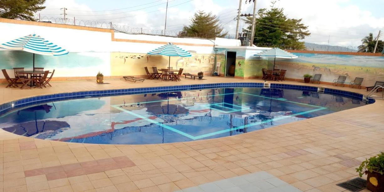 Miryams Village Inn Safari Lodge Sultan Hamud Exterior photo
